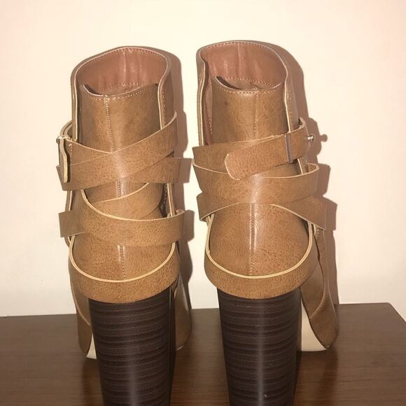 NWOT wrap around Catalina bootie - Picture 3 of 5